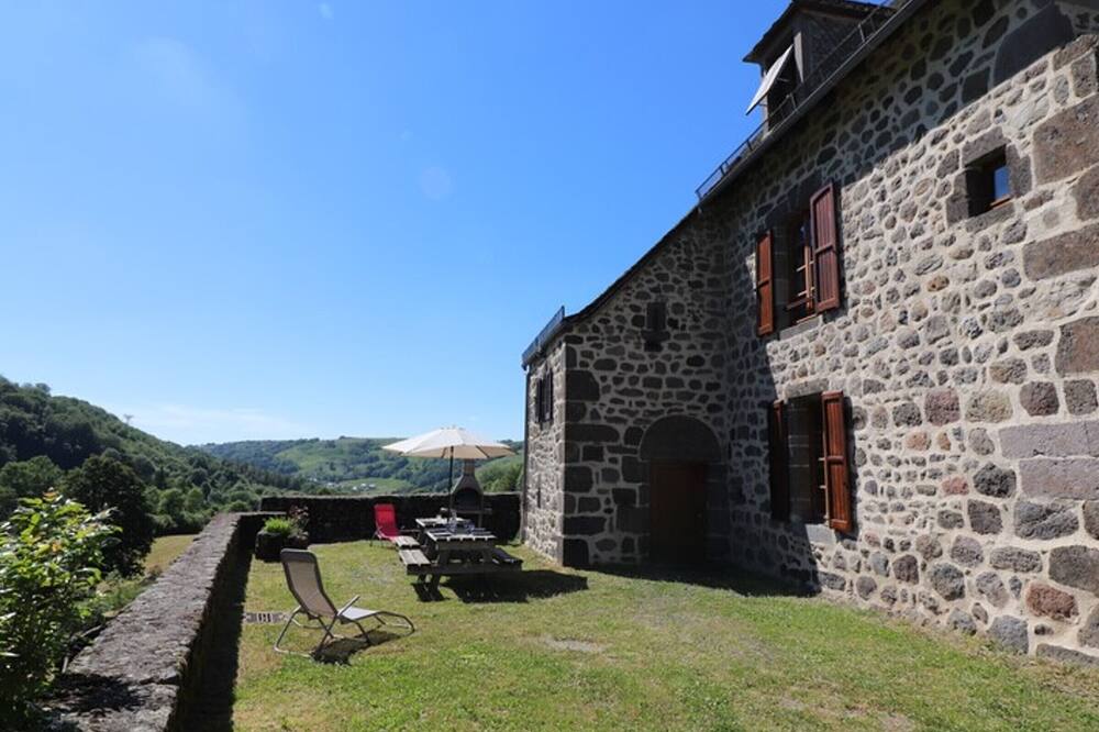 Gite Saint-Martin-Valmeroux, 4 bedrooms, 10 persons