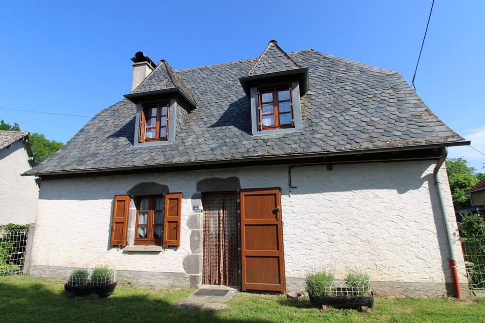 Gite Saint-Illide, 3 bedrooms, 6 persons