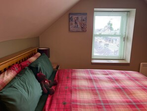 Iron/ironing board, free WiFi, bed sheets - Inviting 1-bed Studio in Pitlochry (Pitlochry)