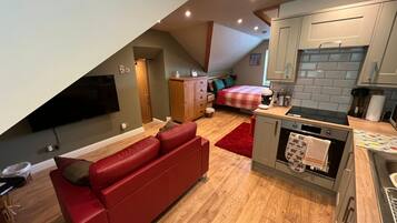 Studio | Private kitchen | Fridge, microwave, oven, stovetop