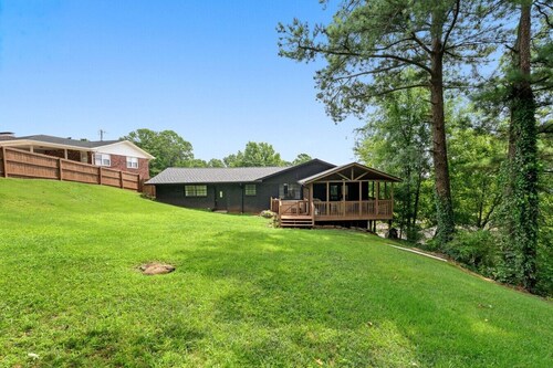 Crestwood Lodge: Hot Tub & Pets!