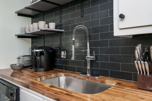 Modern Lodge Home near Downton w/Hot Tub