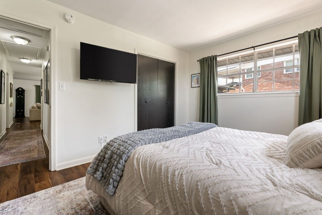 7 bedrooms, iron/ironing board, travel crib, WiFi (free)