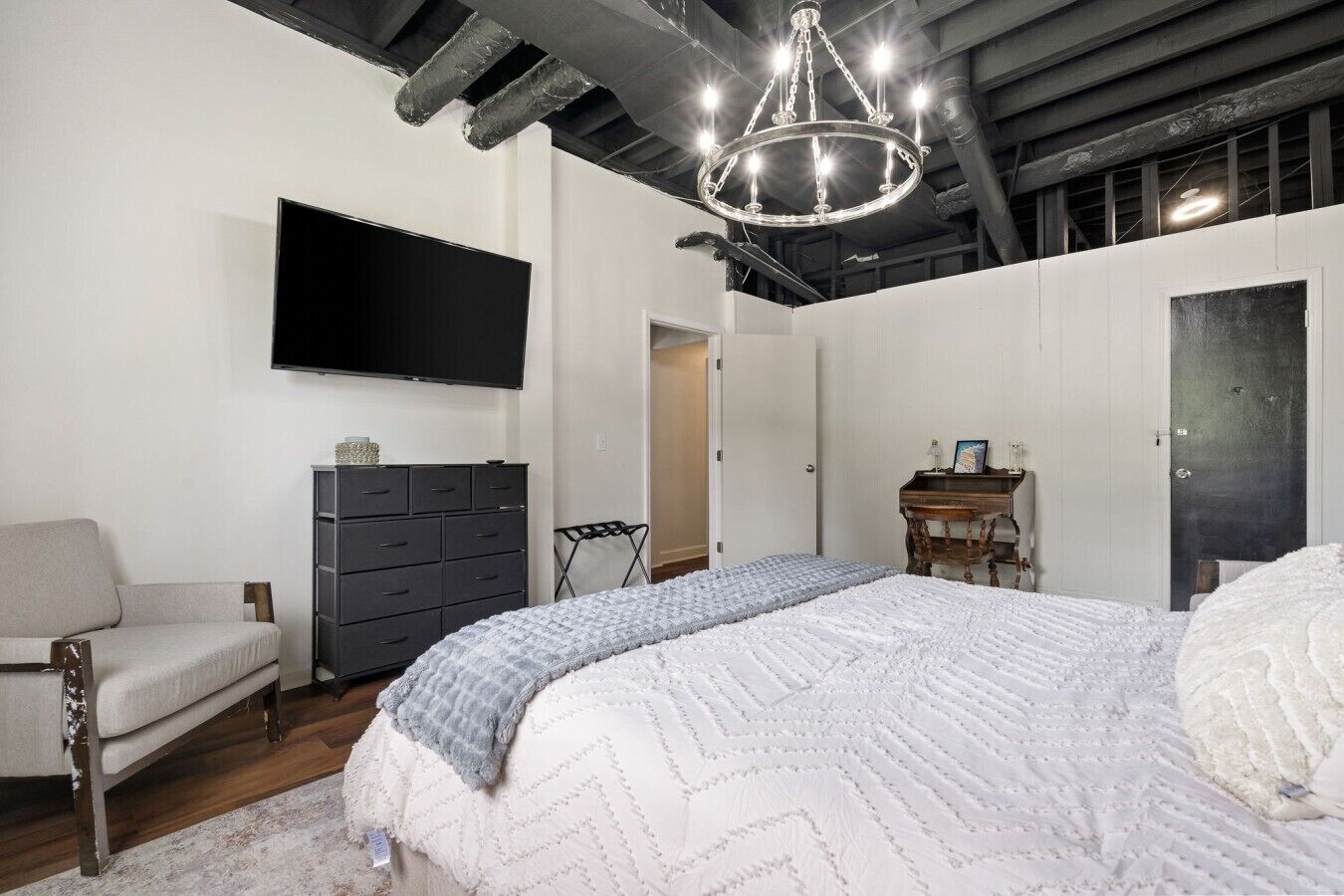 7 bedrooms, iron/ironing board, travel crib, WiFi (free)