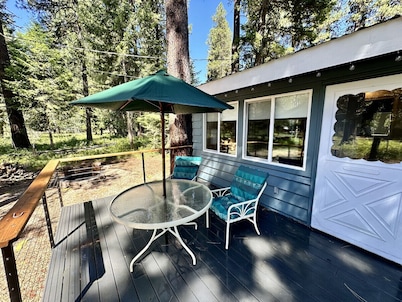 Downtown McCall Cottage Near Davis Beach & Park