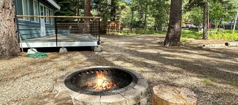 Downtown McCall Cottage Near Davis Beach & Park