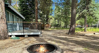 Downtown McCall Cottage Near Davis Beach & Park