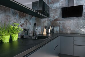 Refrigerador, microondas, horno, placa de cocina