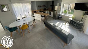 Interior - Cozy 6-Person Cottage in Chanverrie with Private Bathrooms, Kids' Play Area, and Terrace (Chanverrie)