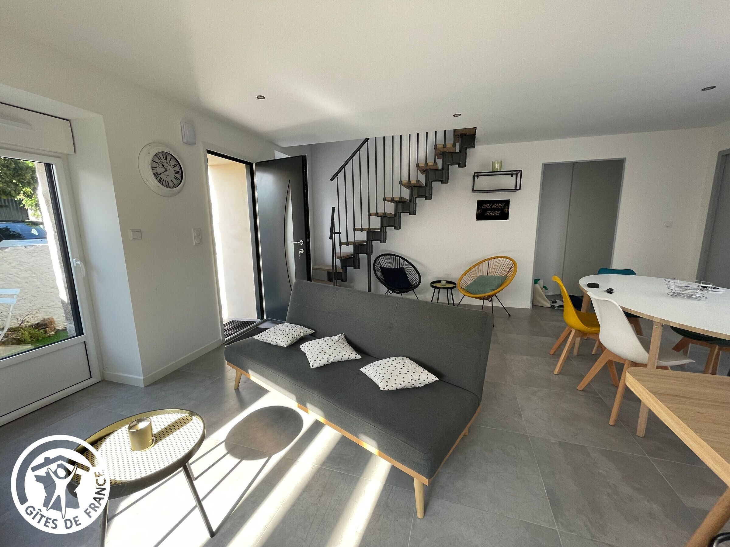 Cozy 6-person Cottage In Chanverrie With Private Bathrooms, Kids' Play Area, And Terrace - Vendée