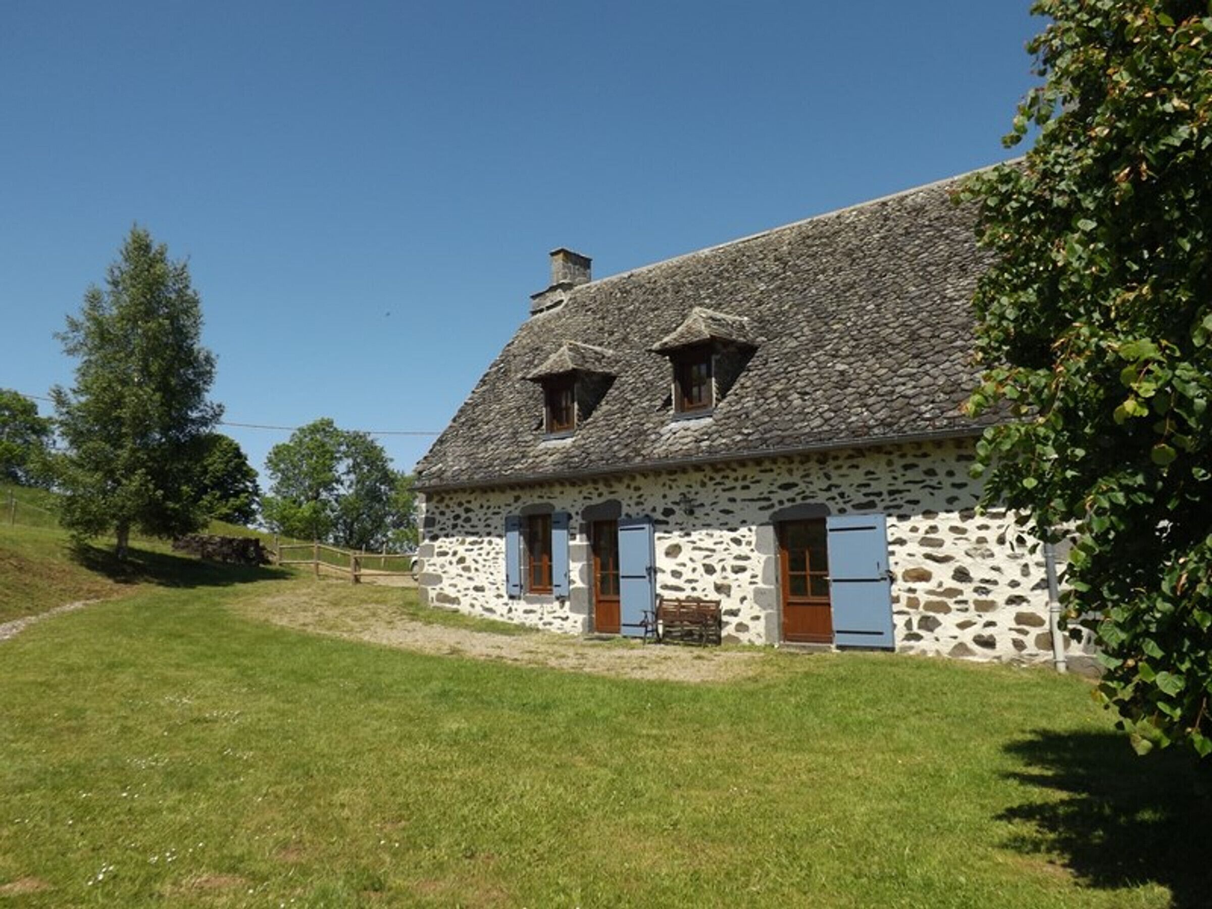 Gite Anglards-de-Salers, 5 bedrooms, 11 persons