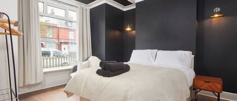 4 bedrooms, iron/ironing board, free WiFi