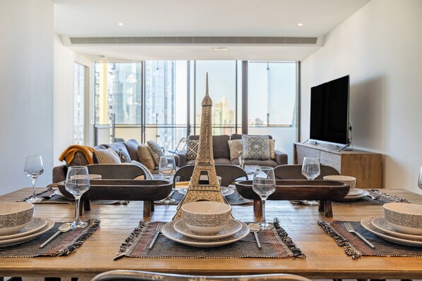 Deluxe Apartment | 3 bedrooms, desk, iron/ironing board, cribs/infant beds - Mega Style Apartments Epic (Southbank)