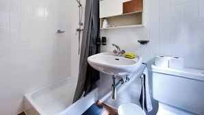 Shower, hair dryer, towels - Studio & Panorama Near Zermatt! (Taesch)