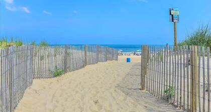 Nicely Updated Two Bedroom Midtown Oceanside Condo