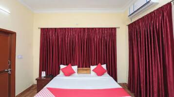 Free WiFi, bed sheets