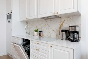 Fridge, microwave, oven, stovetop - Stylish Apartment with Sea View | Balcony and Parking (Darlowo)