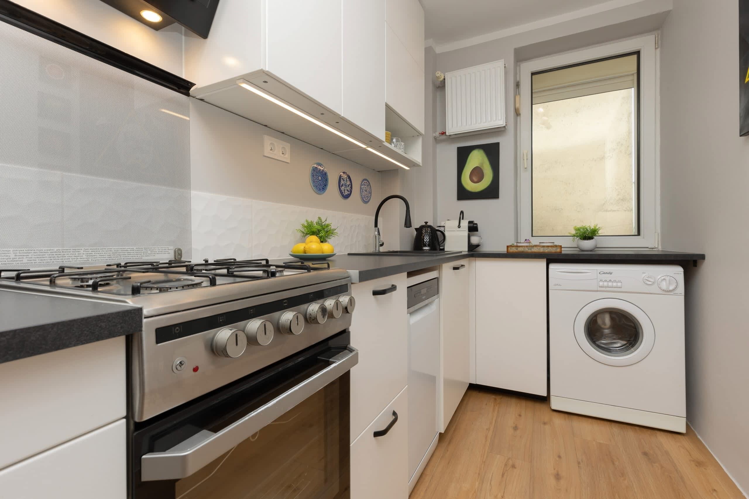 雪櫃、微波爐、焗爐、爐具