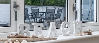 Tan Y Wylan -  a bungalow that sleeps 6 guests  in 3 bedrooms