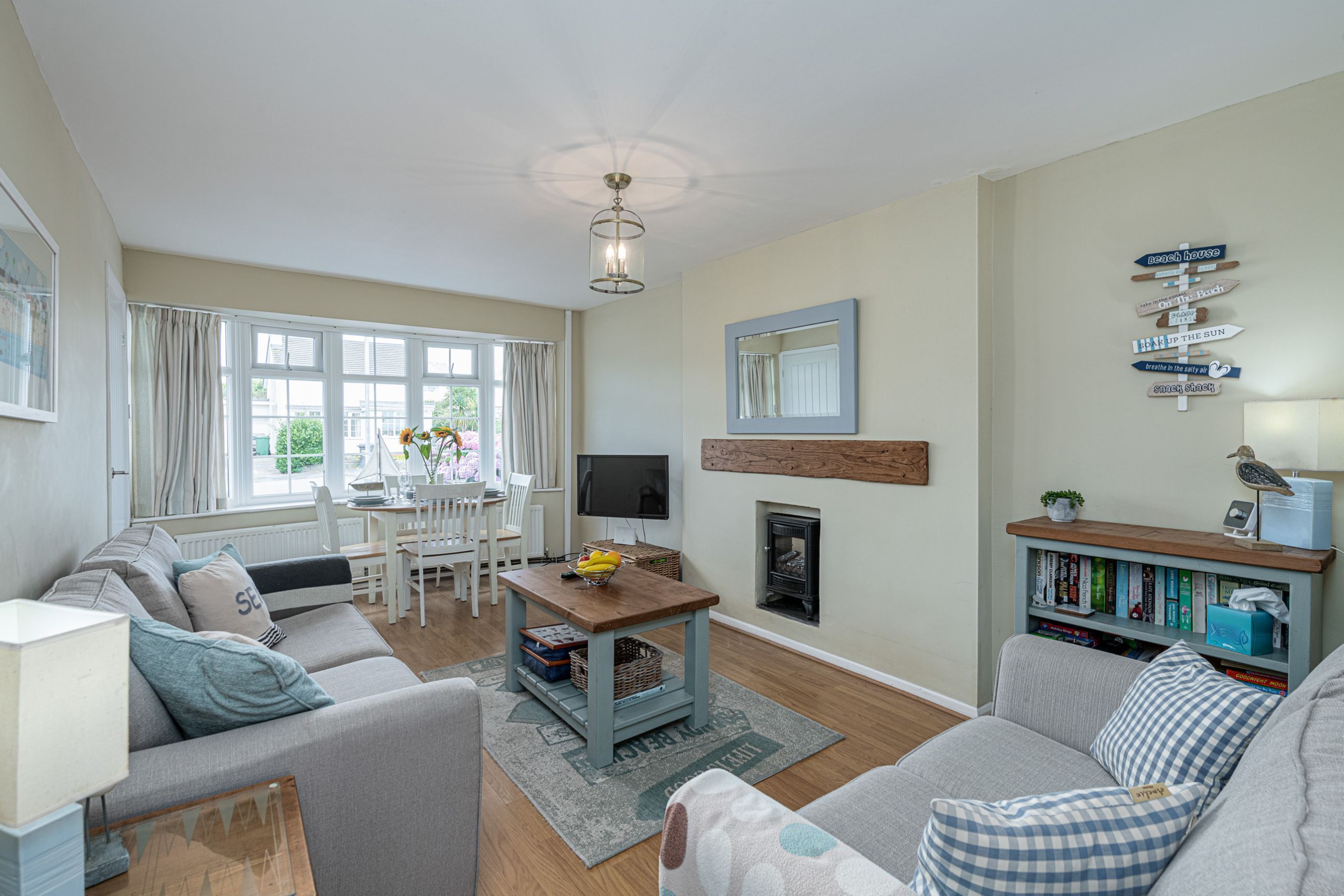 Tan Y Wylan -  A Bungalow That Sleeps 6 Guests  In 3 Bedrooms - Rhosneigr