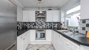 Frigorifero, microonde, forno, lavastoviglie