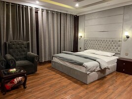 Deluxe Double Room | Soundproofing, iron/ironing board, free WiFi