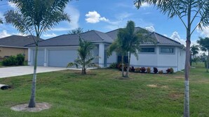 Exterior - The Saltlife Getaway (Cape Coral)