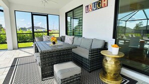 Outdoor dining - The Saltlife Getaway (Cape Coral)