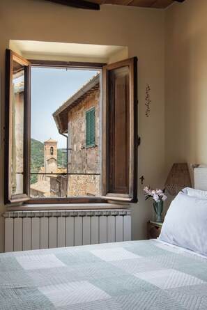 2 bedrooms, iron/ironing board, WiFi, bed sheets - Il Borghetto - La Ghibellina Townhouse, private apartment with balcony (Castelnuovo dell'abate)