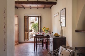 Dining - Il Borghetto - La Ghibellina Townhouse, private apartment with balcony (Castelnuovo dell'abate)