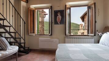 2 chambres, fer et planche à repasser, Wi-Fi, draps fournis