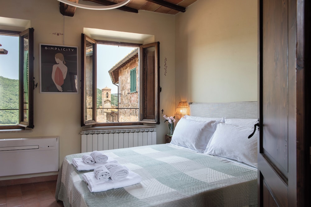Il Borghetto - La Ghibellina Townhouse, Private Apartment With Balcony - Montalcino