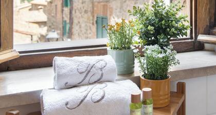 Il Borghetto - La Ghibellina Townhouse, private apartment with balcony