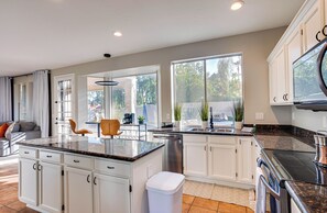 Refrigerador, microondas, horno, placa de cocina