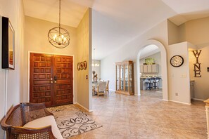 Interior - The Sound of Silence! Sun Lakes 40yrs+ Amenities! (Chandler)