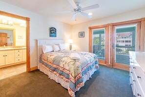 8 slaapkamers, een bureau, een strijkplank/strijkijzer, gratis wifi