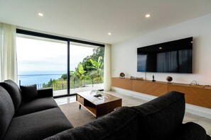 Smart TV - Villa Rocha a Luxoruis Private (Arco da Calheta)