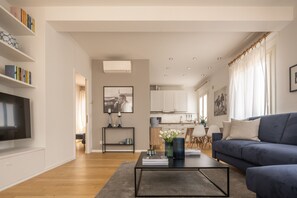 TV - Santa Croce Design Apartment R&R (Venecia)