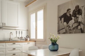 Fridge, microwave, dishwasher, coffee/tea maker