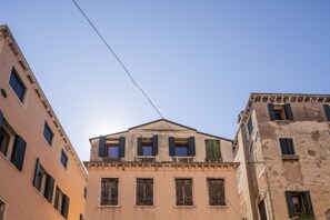 Exterior - Sant'Aponal Cozy Apartment with Terrace R&R (Venecia)