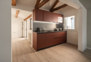 Kühlschrank, Mikrowelle, Geschirrspüler