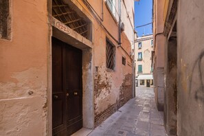 Exterior detail - Sant'Aponal Cozy Apartment with Terrace R&R (Venecia)