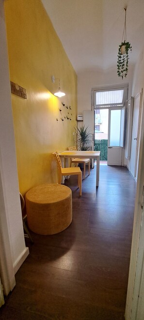 المنشأة من الداخل