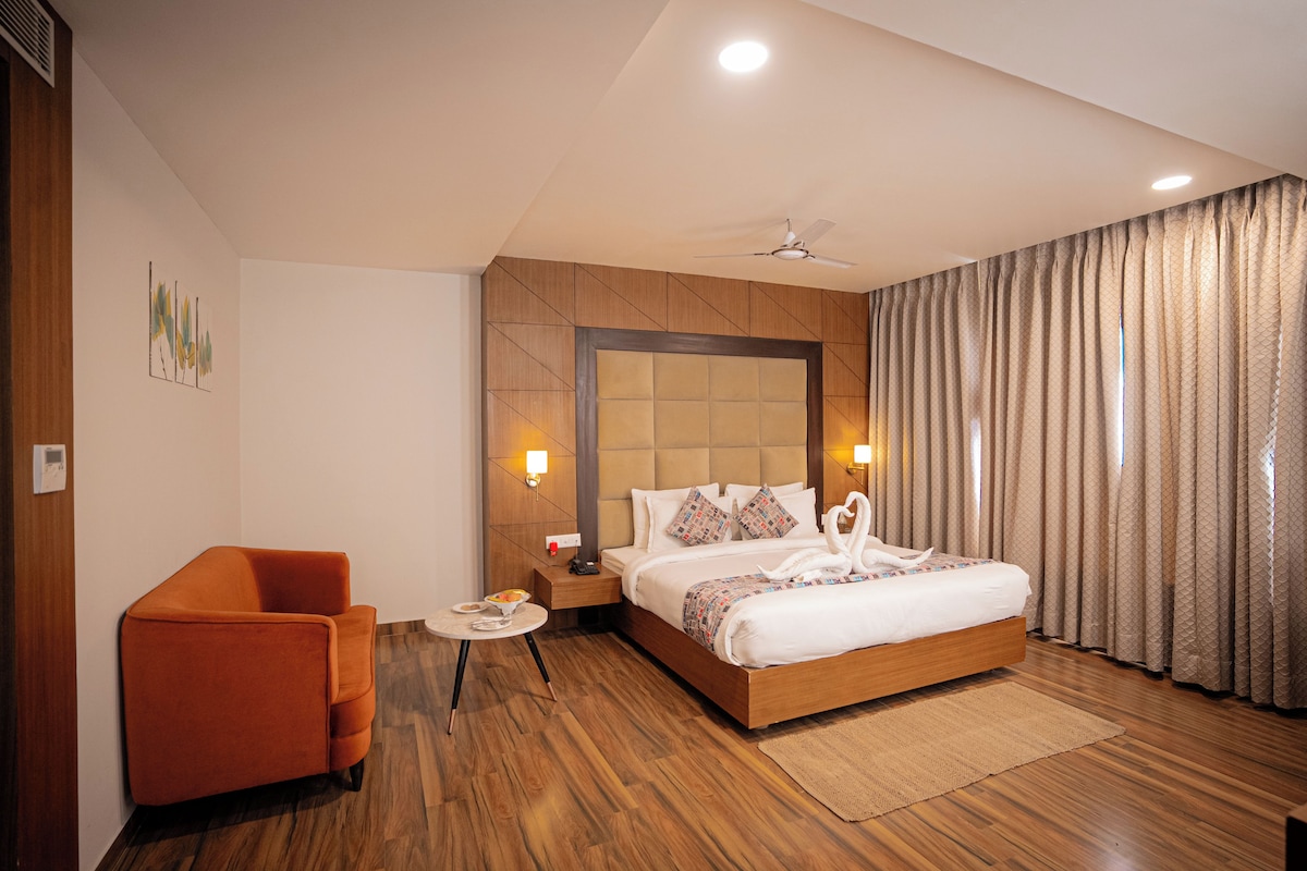 Suite presidencial, 1 cama King size | Cortinas blackout, tabla de planchar con plancha y camas extra 