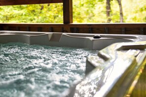 Tina de hidromasaje al aire libre