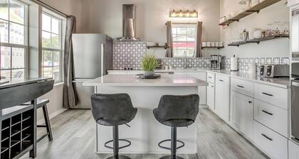 Lake Days Await âą Boat Parking âą Big Porch