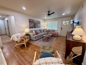 Smart TV - Family-Ready • 3BR + Backyard Near the Square (Decatur)