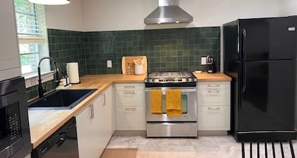 Family-Ready • 3BR + Backyard Near the Square