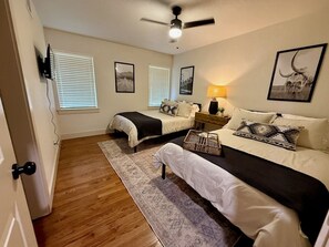 3 bedrooms, WiFi, bed sheets - Family-Ready • 3BR + Backyard Near the Square (Decatur)