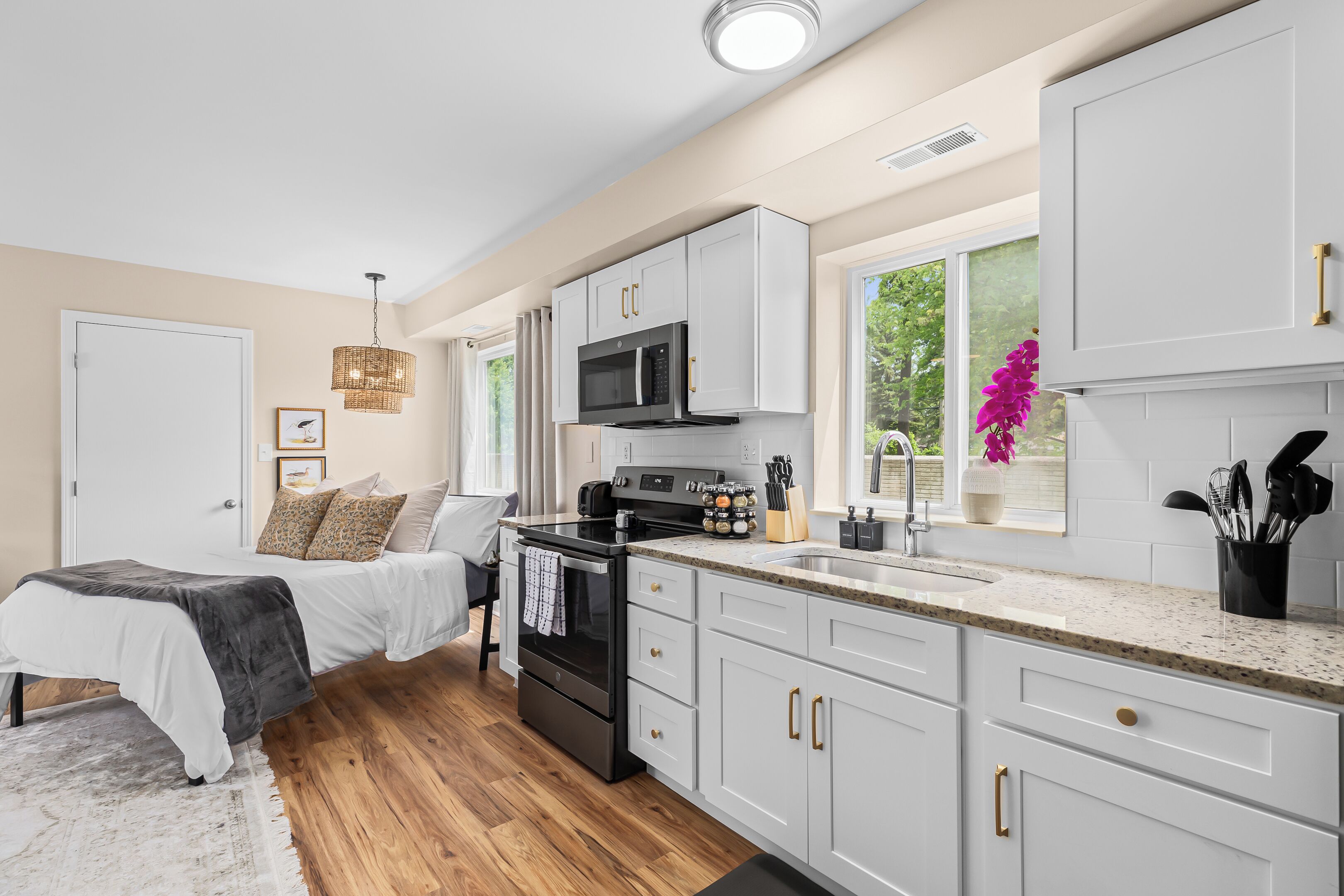 Desk, iron/ironing board, free WiFi, bed sheets